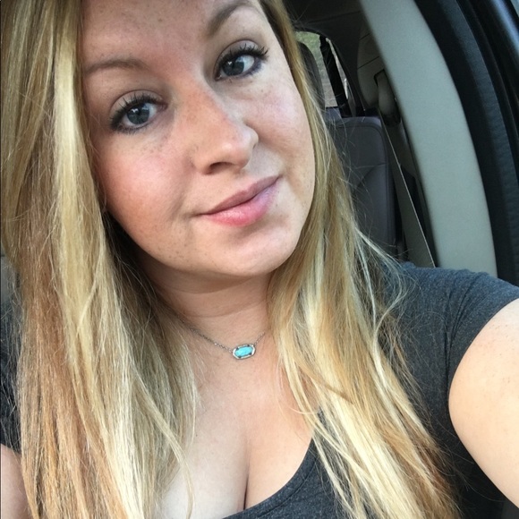 Meet your Posher, Santina - Picture 1 of 1